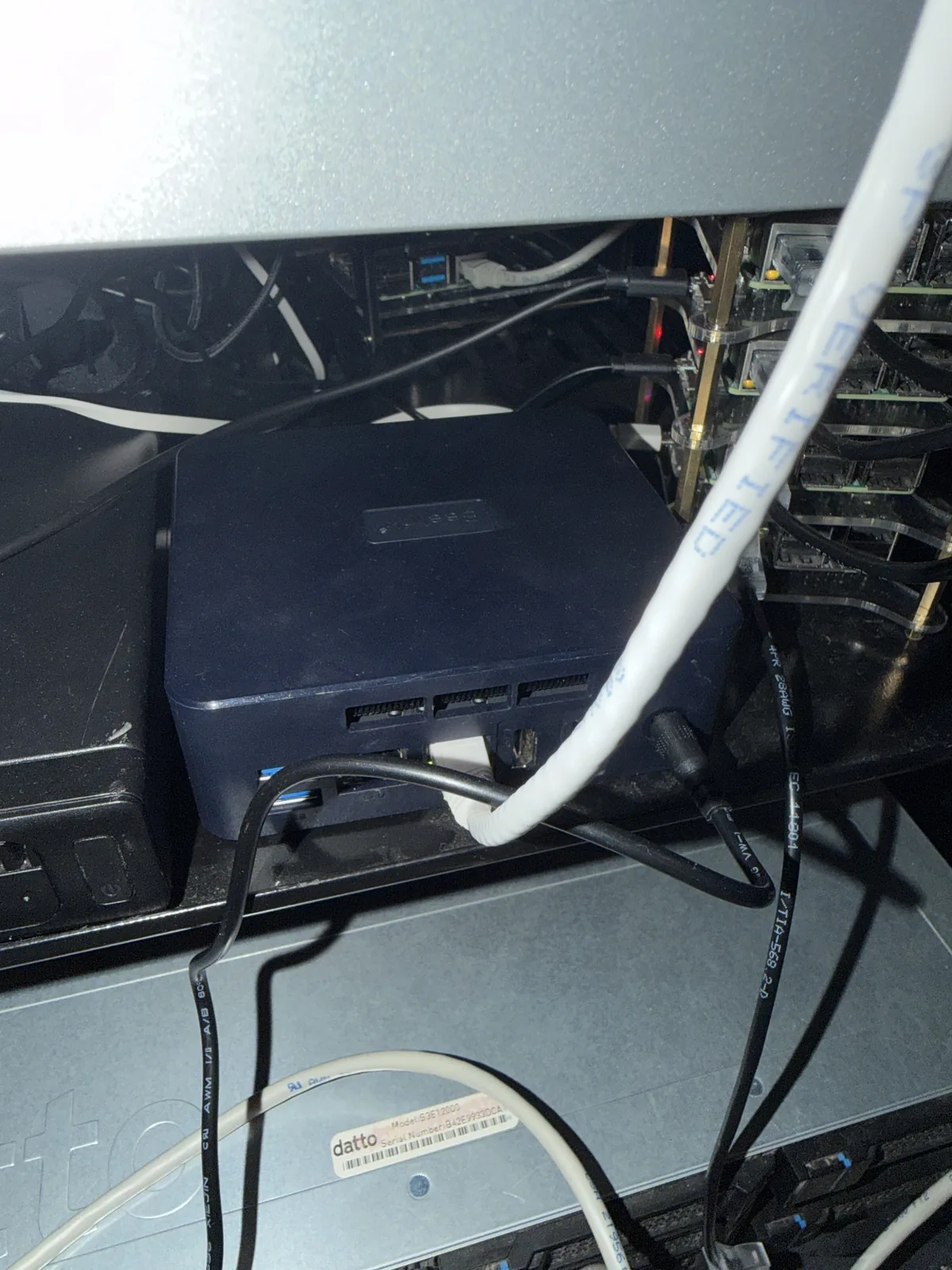 A small fanless N-series mini PC named bee7